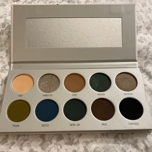 Morphe Jaclynn Hill “dark magic” palette